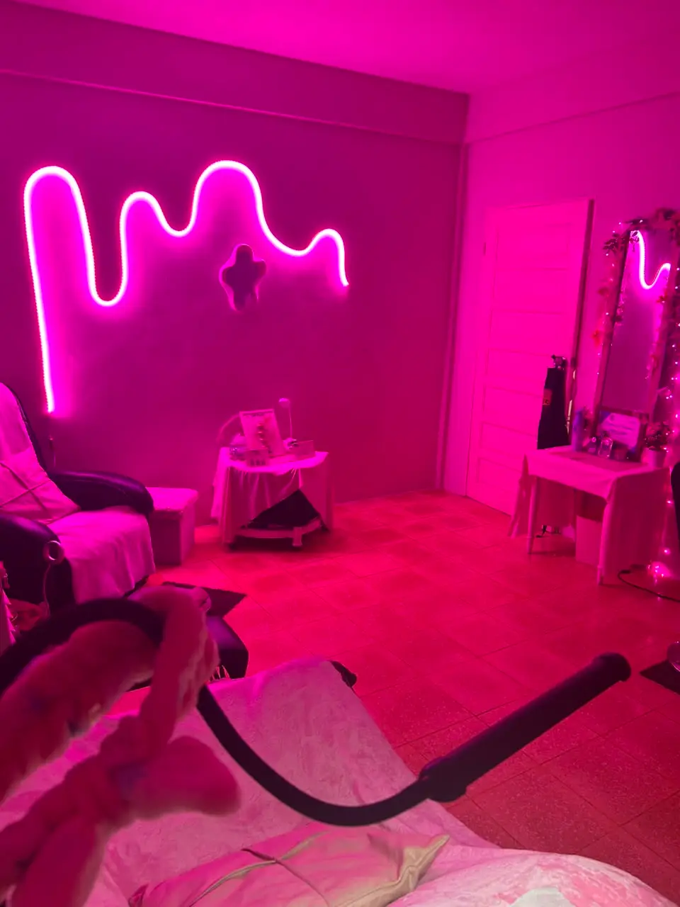Temporary luxury floral nail salon image for mockup